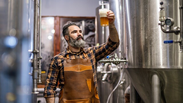 brewer-with-beer.jpg